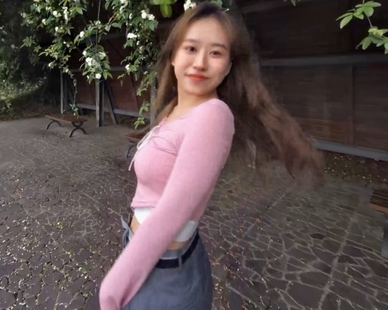 免费VR 4K 跳舞妹妹 – Lets danceeee