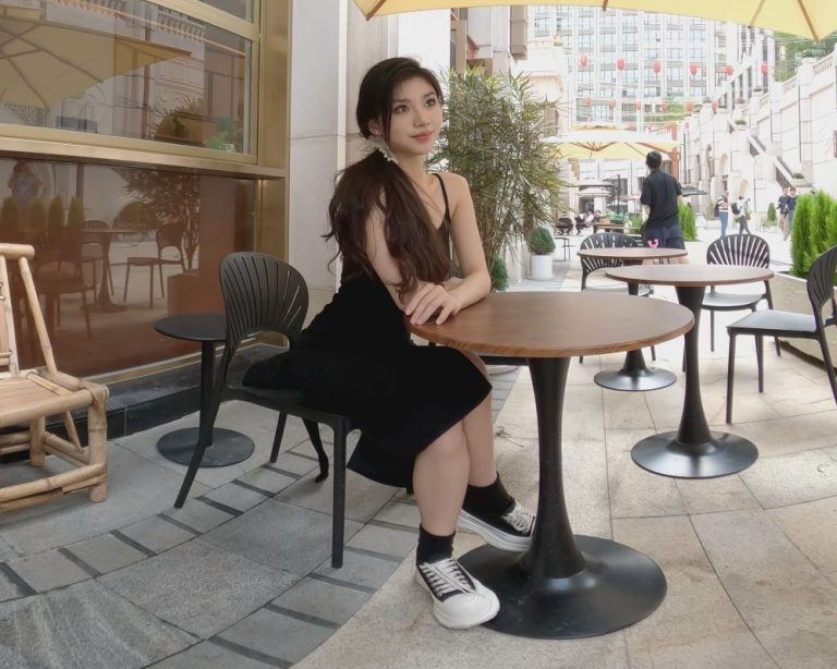 模特 景区拍摄 Go to the scenic spot shooting with the model