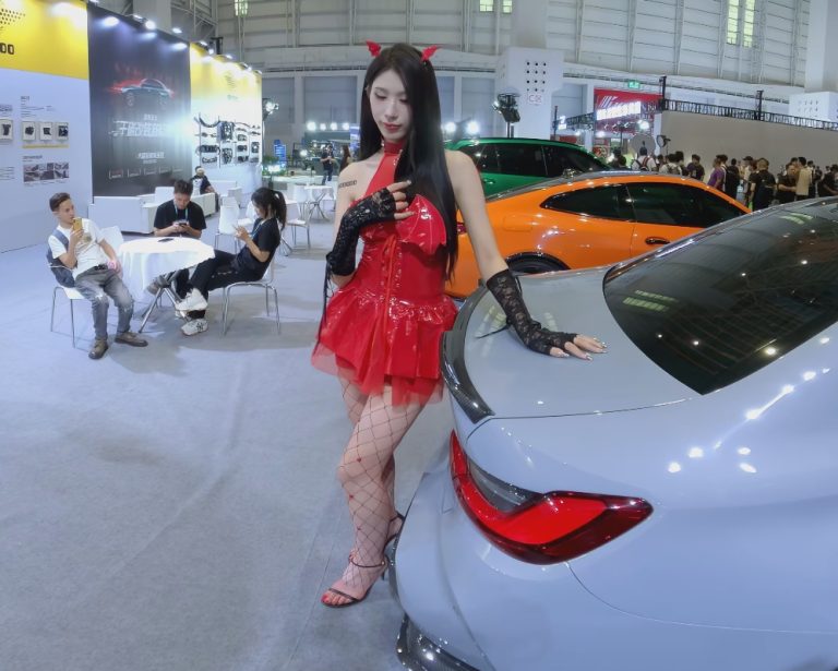 vr视频资源下载 The little devil at the Dongguan AIT Auto Show 小恶魔