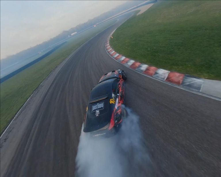 8K VR - 极速漂移 Drifting at Crepery Factory 3D VR180