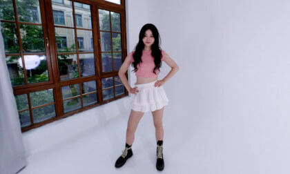 成人免费VR片源 Shake It 甜系女孩